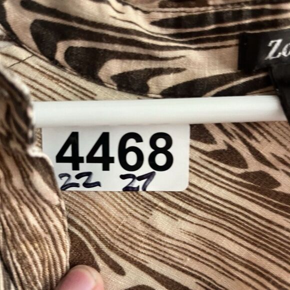 Vtg Zoe D. Animal Print 100% Linen Button Front Blouse Large Brown Classic Work - Picture 2 of 5